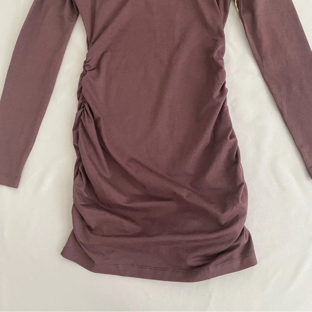 Vuori Women’s Halo Essential Dress SMALL Long Sleeve Elderberry Heather NWT - Picture 3 of 8